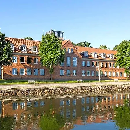 Hafenresidenz 4* شترالسوند