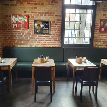 Hafenresidenz 4* 슈트랄준트